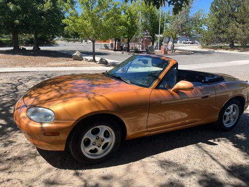Used 2000 MAZDA MX-5 Miata RWD image 11