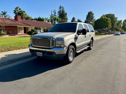 Used 2003 Ford Excursion XLT RWD image 10