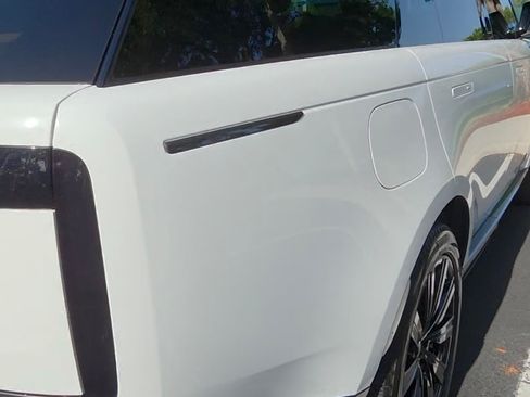 Used 2025 Land Rover Range Rover SE AWD/4WD image 9