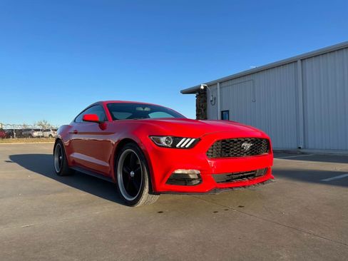 Used 2015 Ford Mustang Coupe image 4
