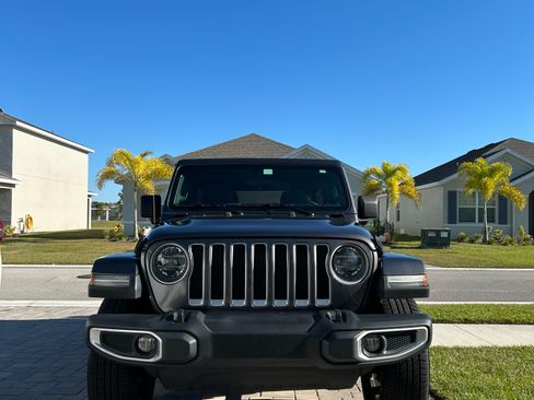 Used 2018 Jeep Wrangler Unlimited Sahara image 8