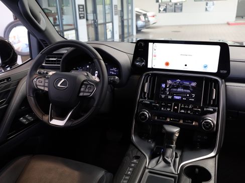 Used 2025 Lexus LX 600 4WD w/ Accessory Package (Z1) image 8