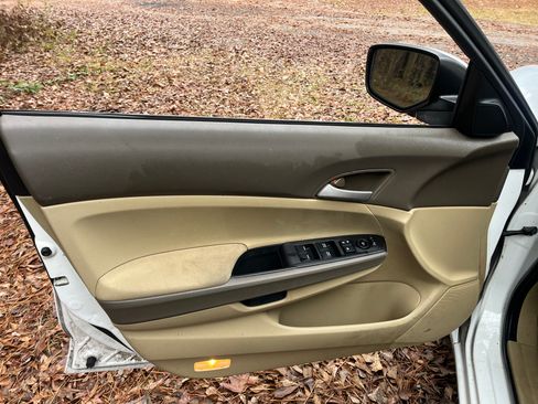 Used 2010 Honda Accord LX-P image 7