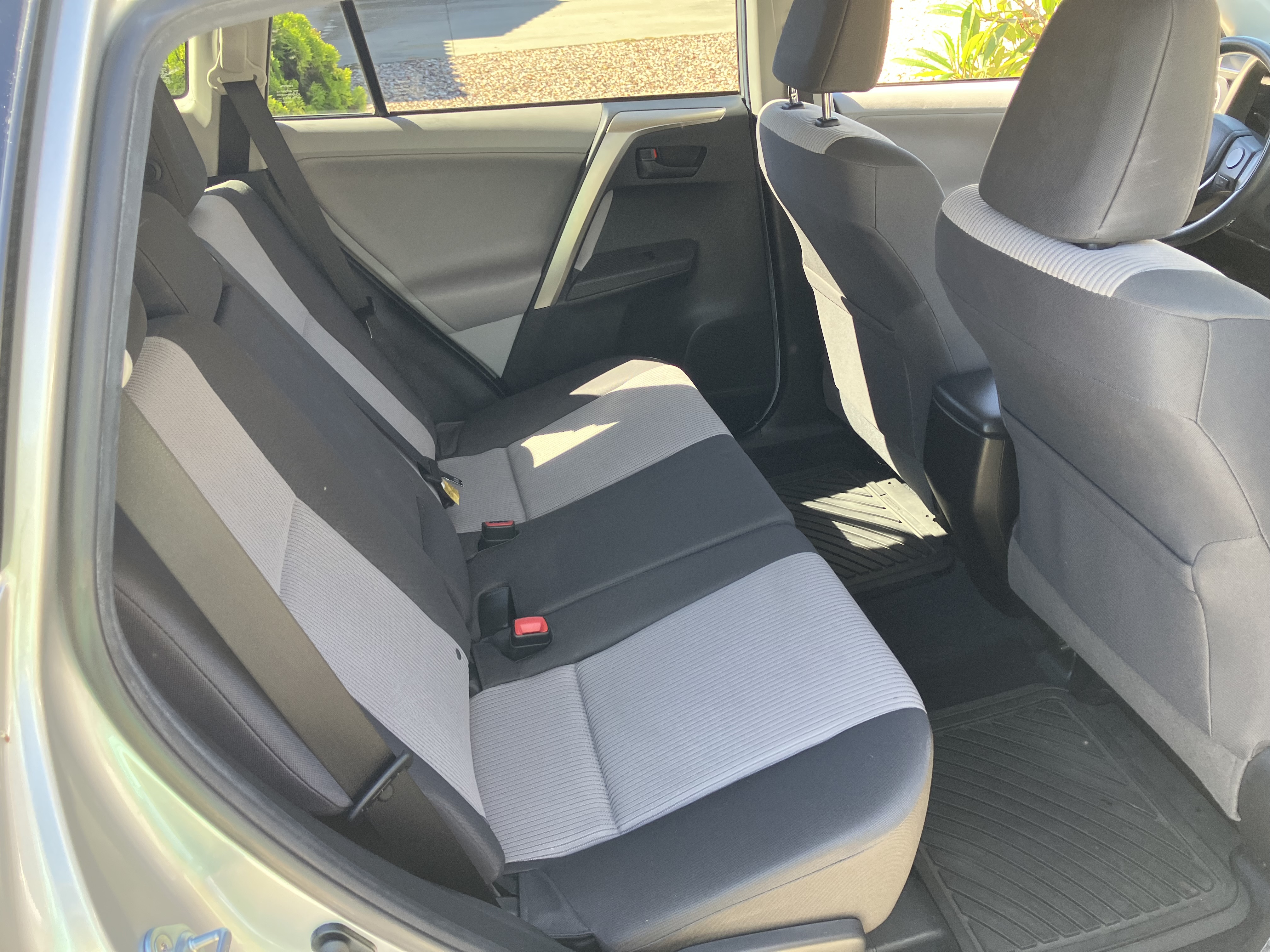 Used 2013 Toyota RAV4 LE FWD image 12