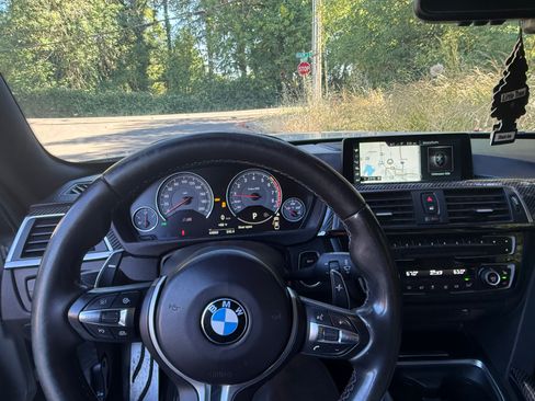 Used 2017 BMW M4 Coupe RWD image 4