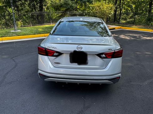 Used 2023 Nissan Altima 2.5 SV FWD image 13