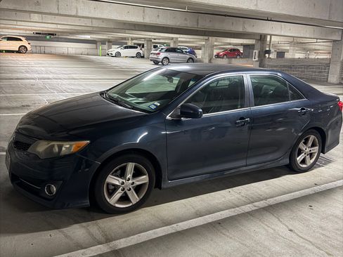 Used 2012 Toyota Camry LE image 5