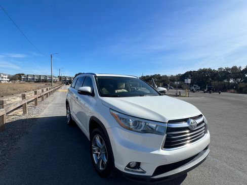 Used 2015 Toyota Highlander Limited Platinum image 4