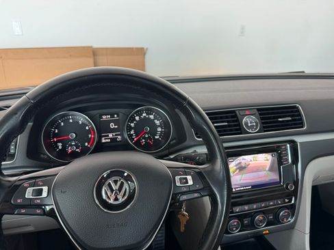 Used 2017 Volkswagen Passat 1.8T R-Line FWD image 4