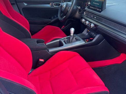 Used 2023 Honda Civic Type R image 11