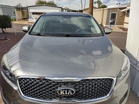 Used 2017 Kia Sorento L image 1