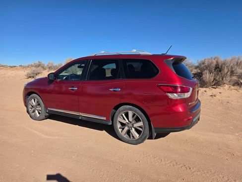 Used 2015 Nissan Pathfinder Platinum w/ Family Entertainment Package image 5