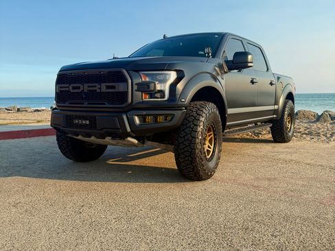 Used 2019 Ford F150 Raptor w/ Equipment Group 802A Luxury image 1