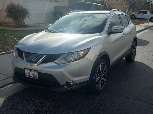 Used 2017 Nissan Rogue Sport SL w/ SL Premium Package image 1