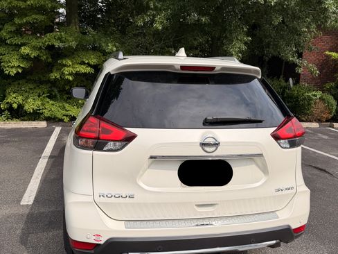 Used 2019 Nissan Rogue SV w/ Sun & Sound Touring Package AWD/4WD image 8