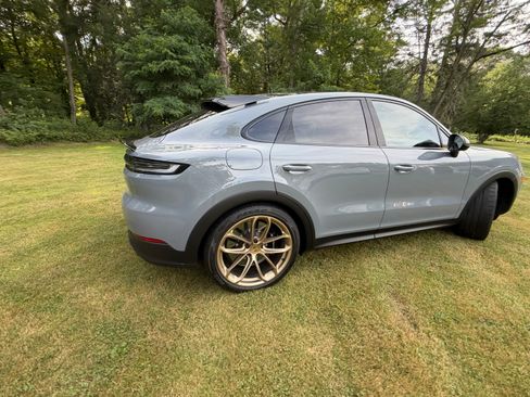 Used 2025 Porsche Cayenne Turbo GT AWD/4WD image 10