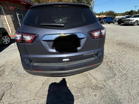 Used 2014 Chevrolet Traverse LT image 2