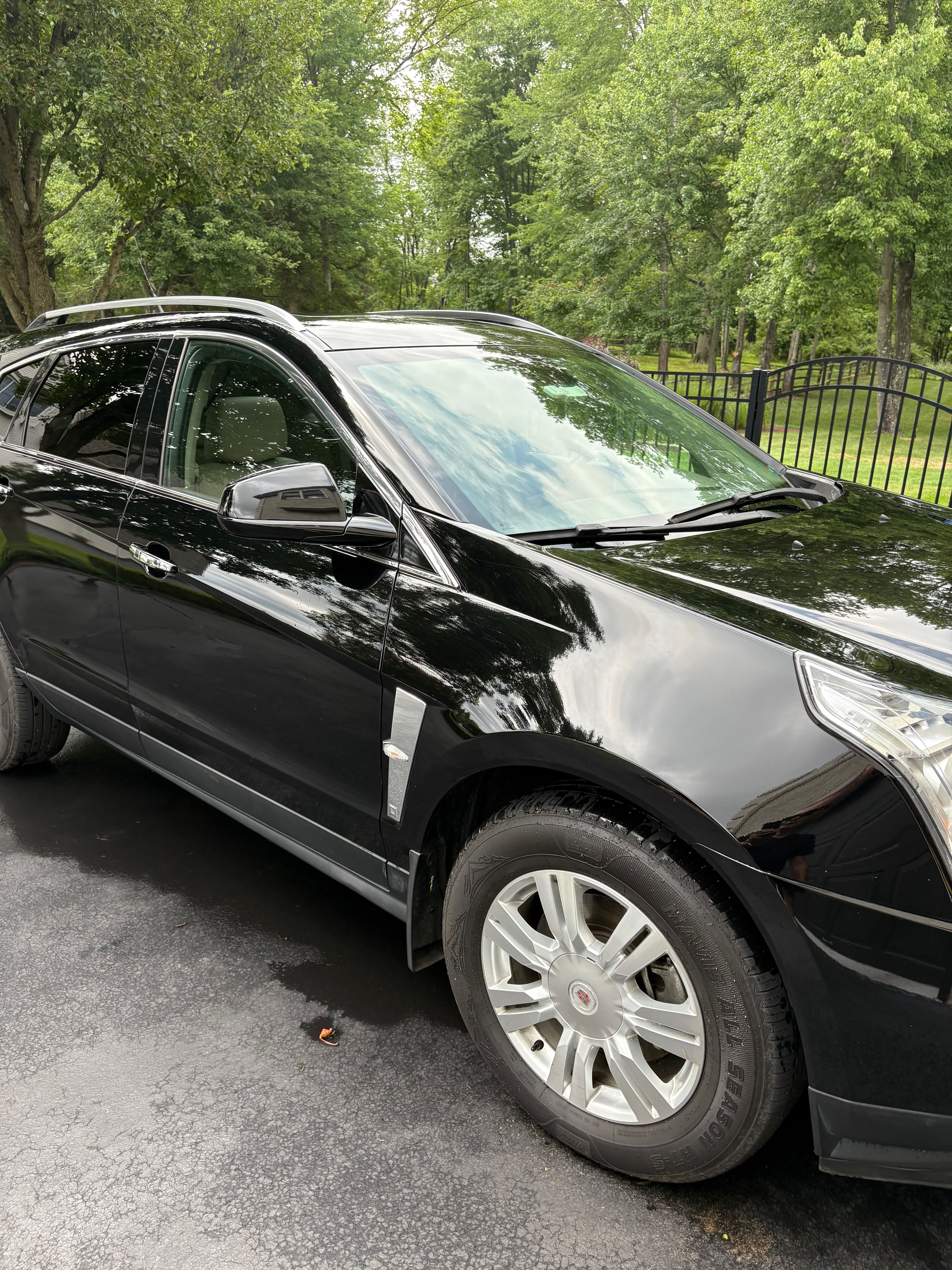 Used 2012 Cadillac SRX Luxury AWD/4WD image 1