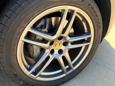 Used 2021 Porsche Macan S image 25