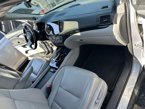 Used 2019 Honda Pilot Touring image 12