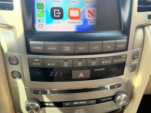 Used 2014 Lexus LX 570 4WD image 18