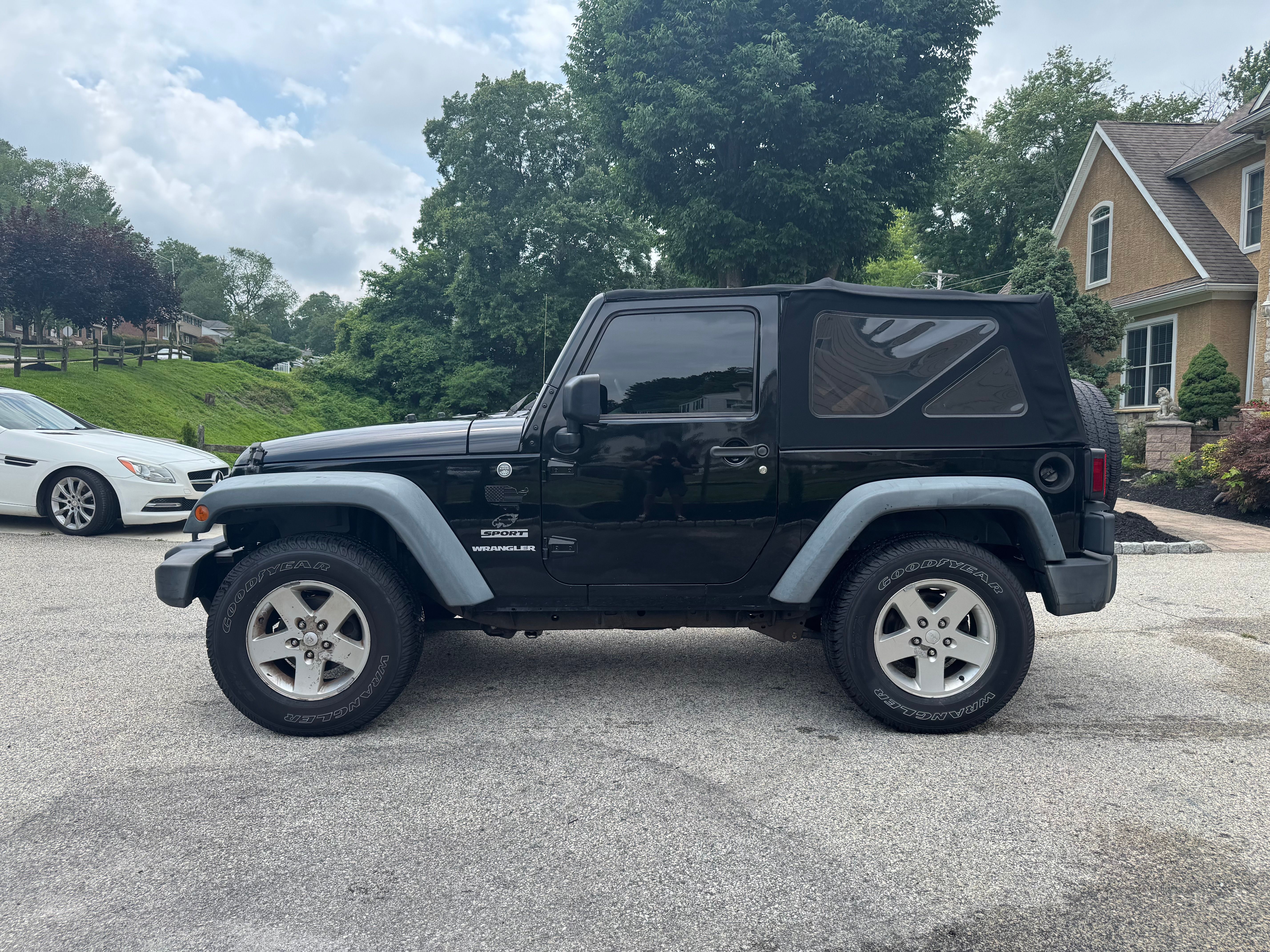 Used 2011 Jeep Wrangler Sport AWD/4WD image 2