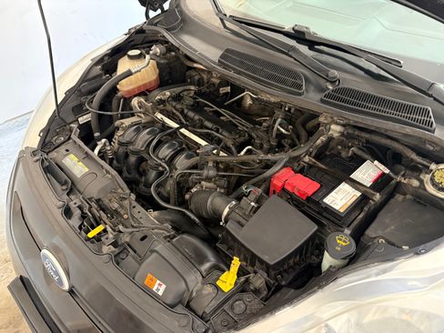 Used 2011 Ford Fiesta SE w/ 201A Rapid Spec Order Code image 2