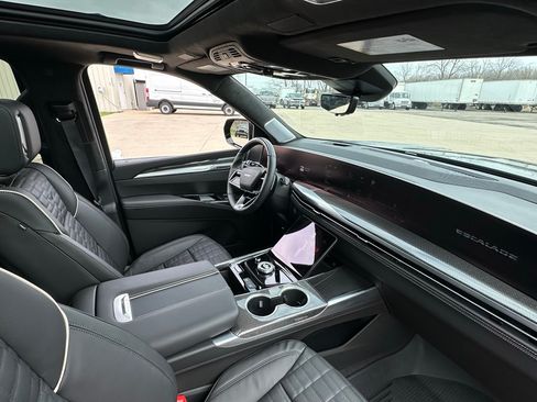 Used 2026 Cadillac Escalade V w/ LPO, ONYX Package image 8