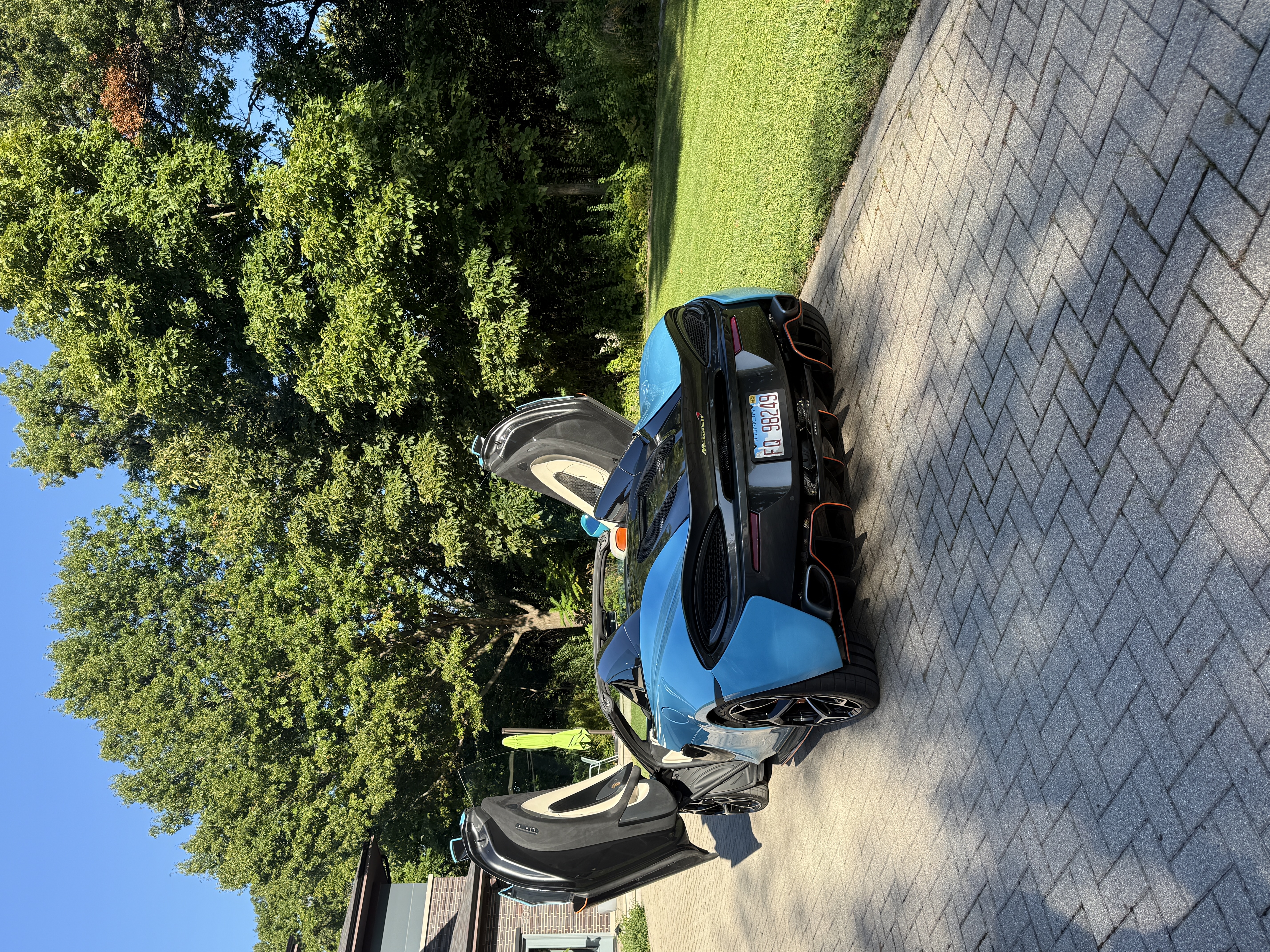 Used 2018 McLaren 570S Spider RWD image 2