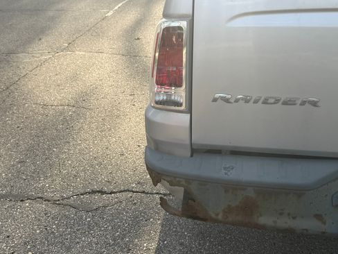 Used 2006 Mitsubishi Raider DuroCross AWD/4WD image 6