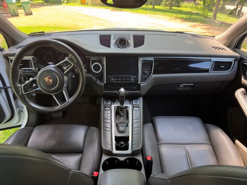 Used 2017 Porsche Macan image 5