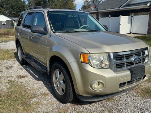 Used 2010 Ford Escape XLT FWD image 4