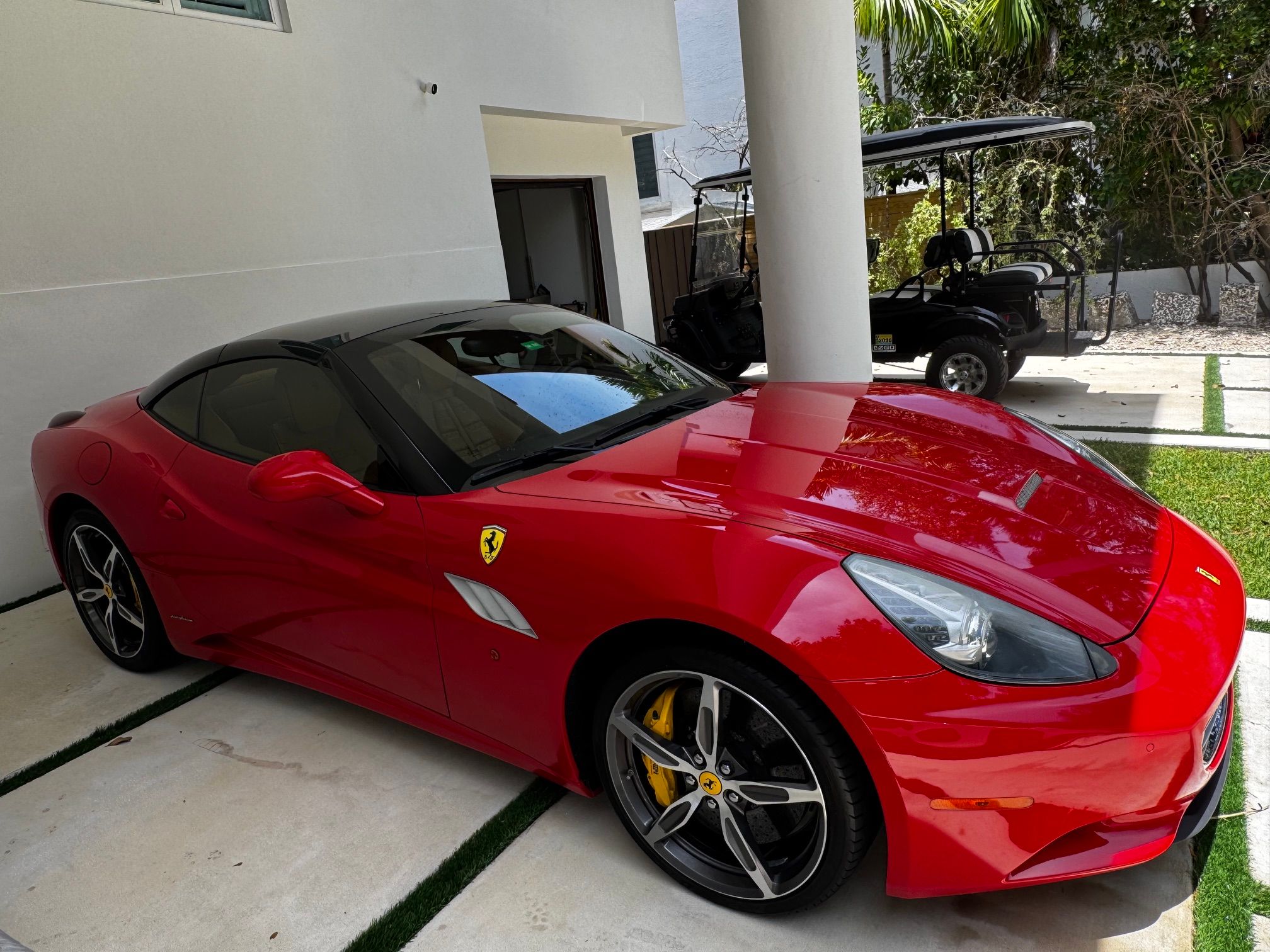 Used 2014 Ferrari California RWD image 4