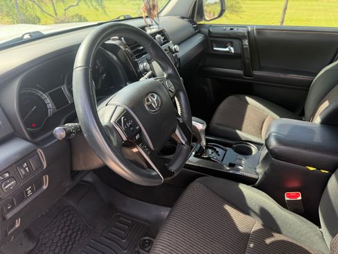 Used 2018 Toyota 4Runner TRD Off-Road AWD/4WD image 17