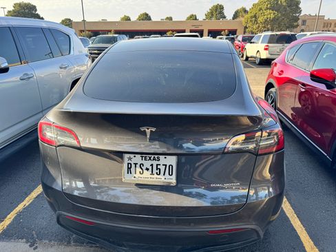 Used 2022 Tesla Model Y Long Range image 1