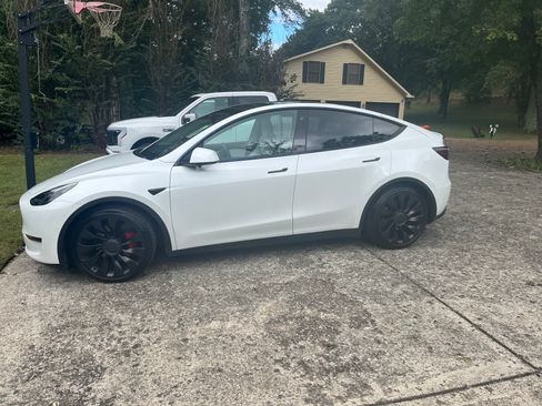 Used 2022 Tesla Model Y Performance image 13