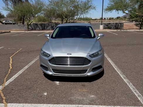 Used 2016 Ford Fusion SE FWD image 1