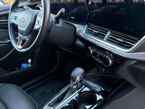 Used 2024 Chevrolet Trax ACTIV w/ Sunroof Package image 9