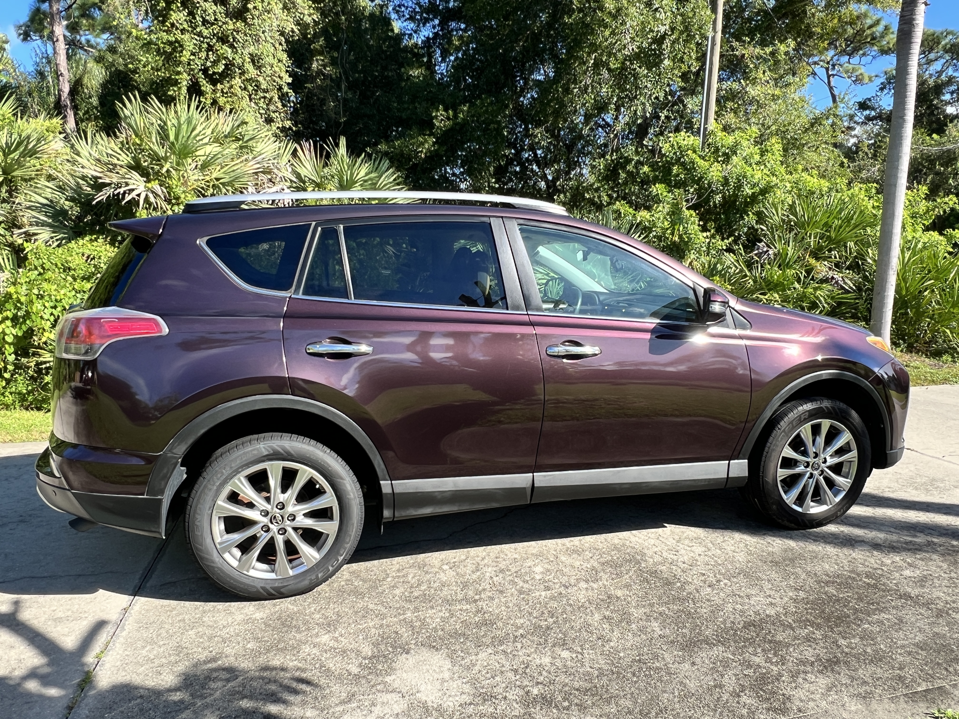 Used 2016 Toyota RAV4 Limited FWD image 2