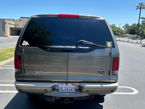 Used 2004 Ford Excursion Limited image 12