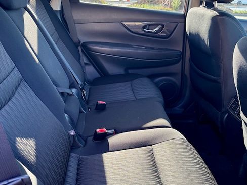 Used 2017 Nissan Rogue SV image 15