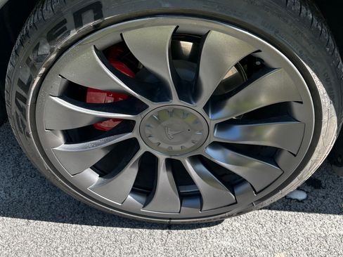 Used 2023 Tesla Model Y Performance image 10