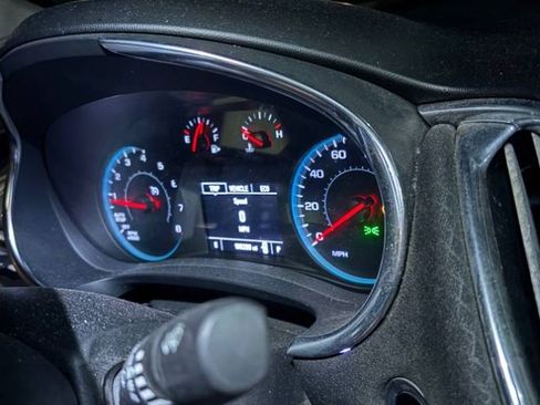 Used 2017 Chevrolet Malibu LT image 10