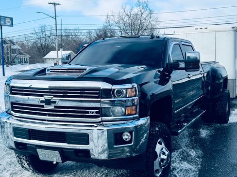 Used 2019 Chevrolet Silverado 3500 LTZ w/ Duramax Plus Package image 2
