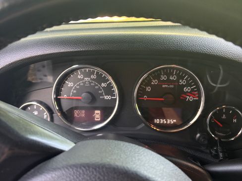 Used 2017 Jeep Wrangler Unlimited Rubicon image 22