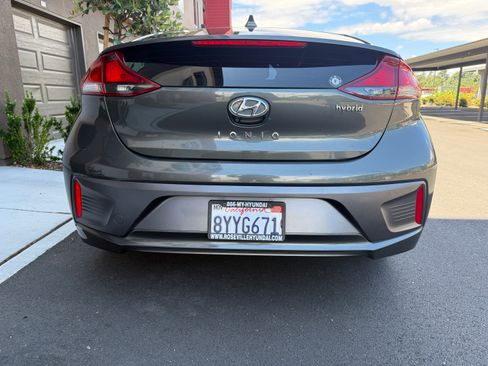 Used 2022 Hyundai Ioniq SE FWD image 8