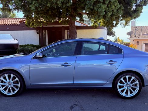 Used 2017 Volvo S60 T5 Inscription image 1