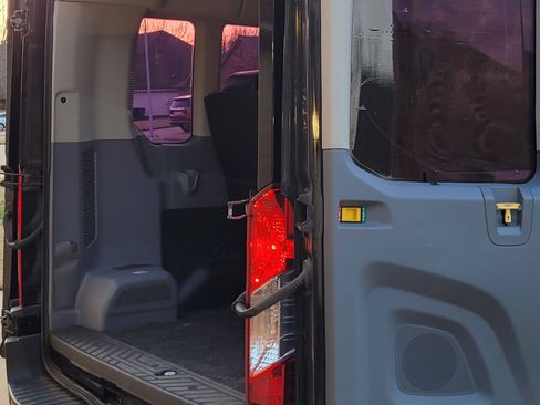 Used 2018 Ford Transit 350 XLT image 6