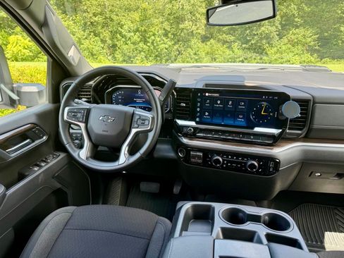 Used 2025 Chevrolet Silverado 2500 LT w/ Trail Boss Package AWD/4WD image 12