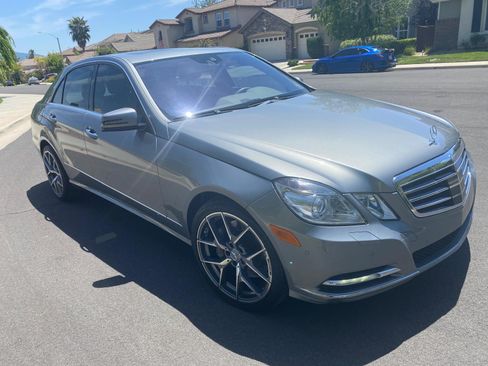 Used 2011 Mercedes-Benz E 550 4MATIC Sedan image 14